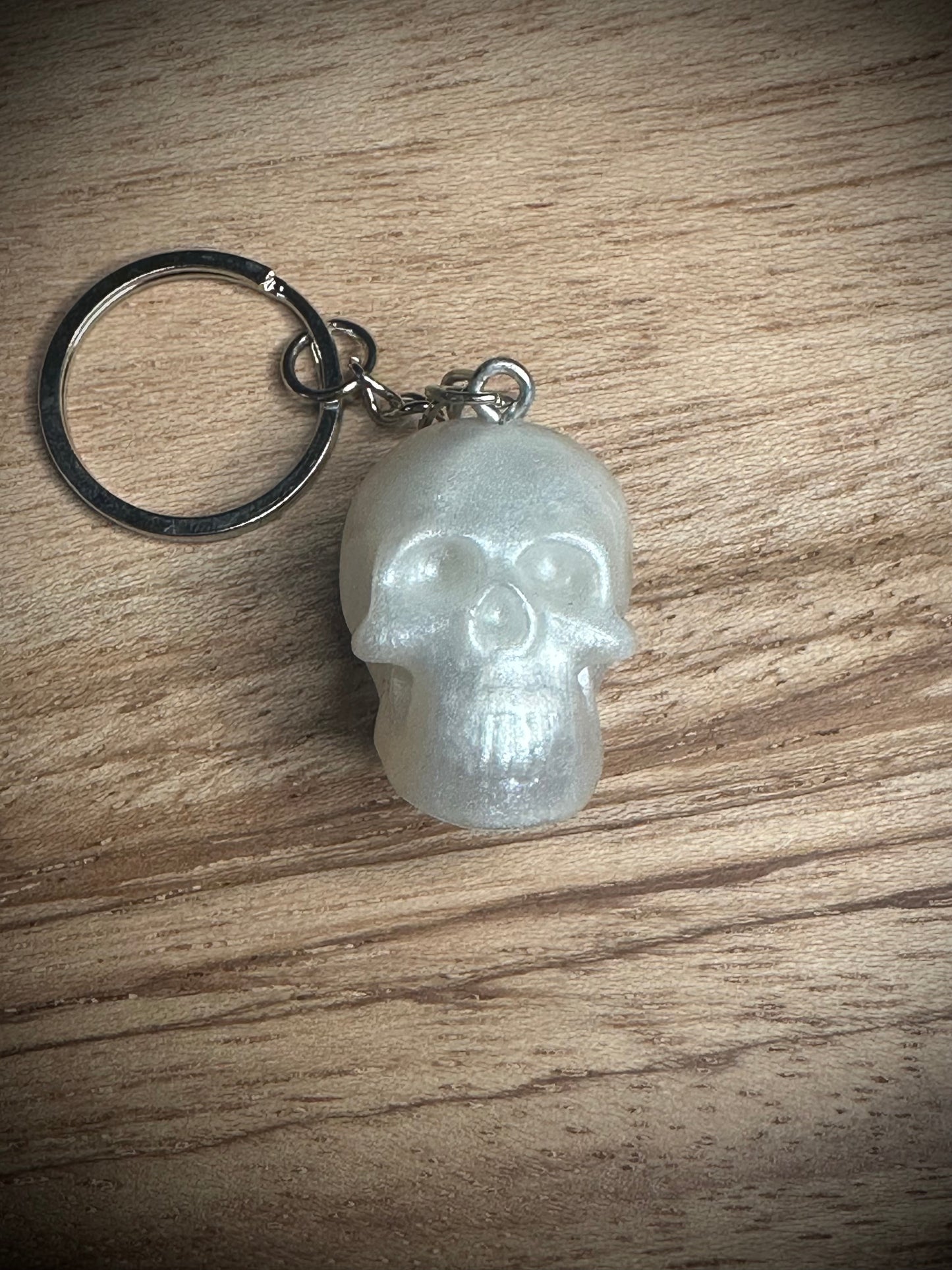 Pearl Skull Keyring